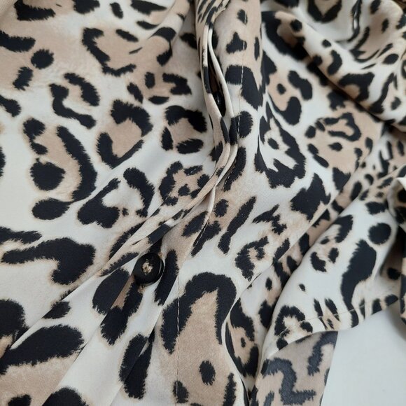 Chicos Blouse Size 3 Top Button Up Cheetah Tie Front XL - Picture 9 of 9